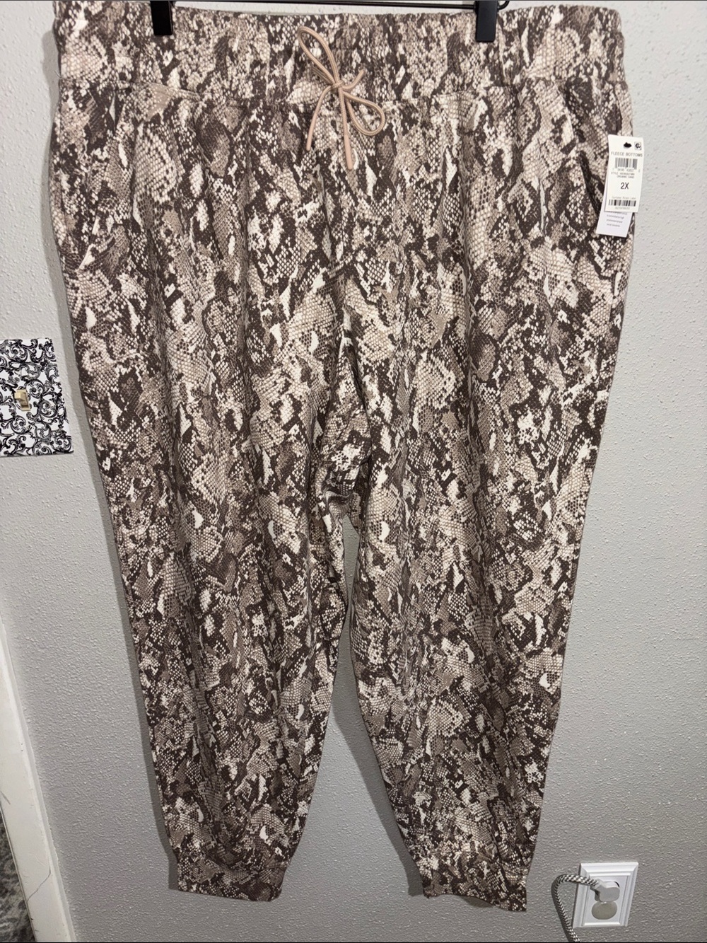 Ideology - NWT Women’s Neutral Snake-Print joggers (size 2X)